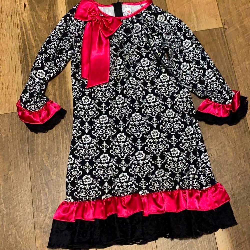 Really cute boutique dress.